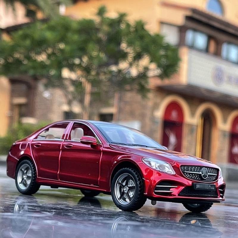 1:32 C-Class C260L Alloy Car Model Diecasts Metal Toy Vehicles Car Model Simulation Sound and Light Collection Kids Gift