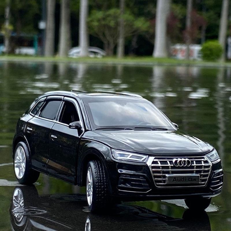 1:32 AUDI Q5 SUV Alloy Car Model Diecasts Metal Toy Vehicles Car Model Simulation Sound And Light Collection Childrens Toy Gifts