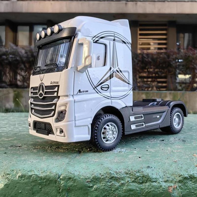 1/50 Alloy Diecast Large Truck Head Car Model Simulation Container Head Toy Pull Back Engineering Transport Head Vehicle Boy Toy