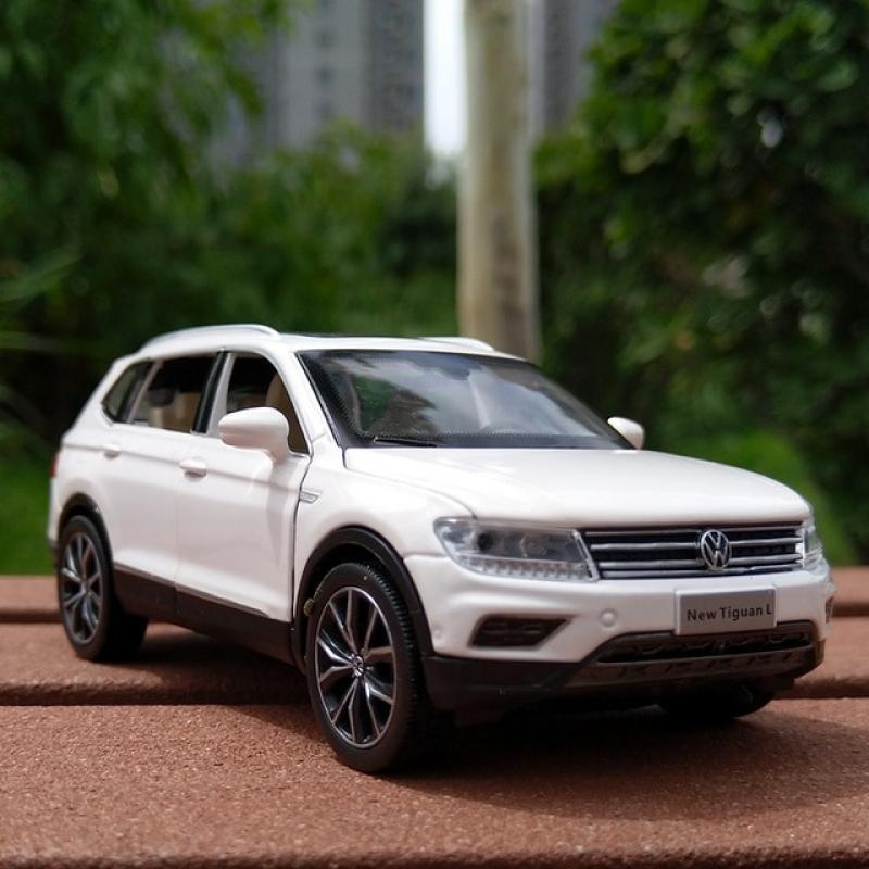 1:32 Volkswagens Tiguan L SUV Alloy Car Model Diecasts Metal Toy Vehicles High Simulation Sound Light Collection For Kids Gift